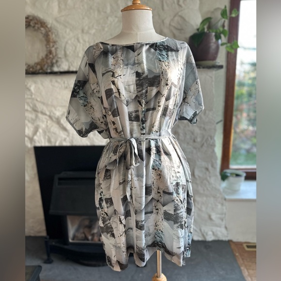 Sitka coastal Dress. - Picture 2 of 8